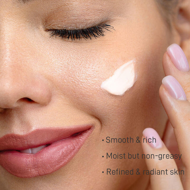 OEM ODM brand customized facial care moisturizing and revitalizing cream, containing niacinamide, hyaluronic acid, and collagen, suitable for all skin types