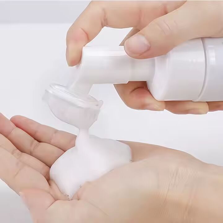 Mousse Detergente Schiuma per il Viso con Tea Tree per Pelli Sensibili, Detergente Struccante, Esfoliante, Nutriente - Formula Personalizzabile OEM ODM